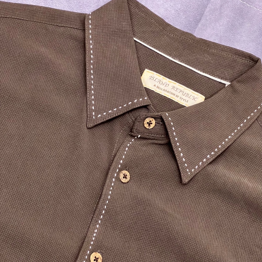 Island Republic Button Down Mens Medium Brown Excellent Waffle Knit Camp Shirt